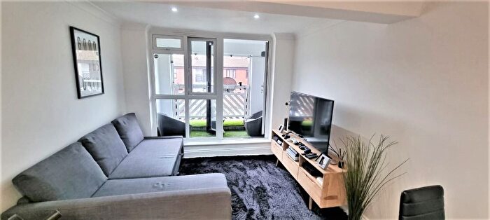 1 Bedroom Flat To Rent In Coniston Close, London, SW20