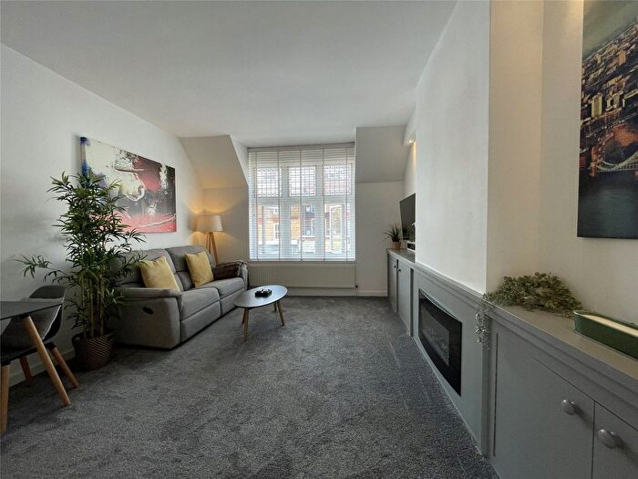 1 Bedroom Flat To Rent In High Street, Staines-Upon-Thames, Surrey, TW18