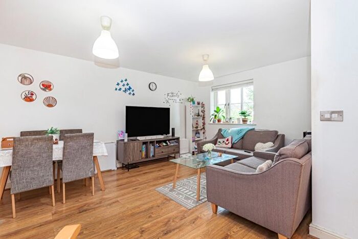 2 Bedroom Flat To Rent In Beauchamp Lane, Cowley, OX4