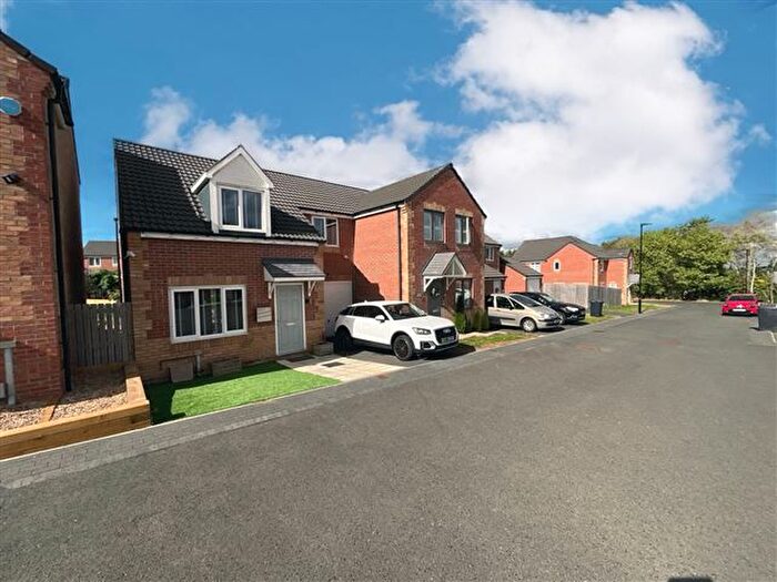 3 Bedroom Semi-detached House For Sale In Wild Bank Place, Sheffield, S5