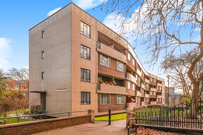 2 Bedroom Property For Sale In Sadler House, Spa Green Estate, EC1R