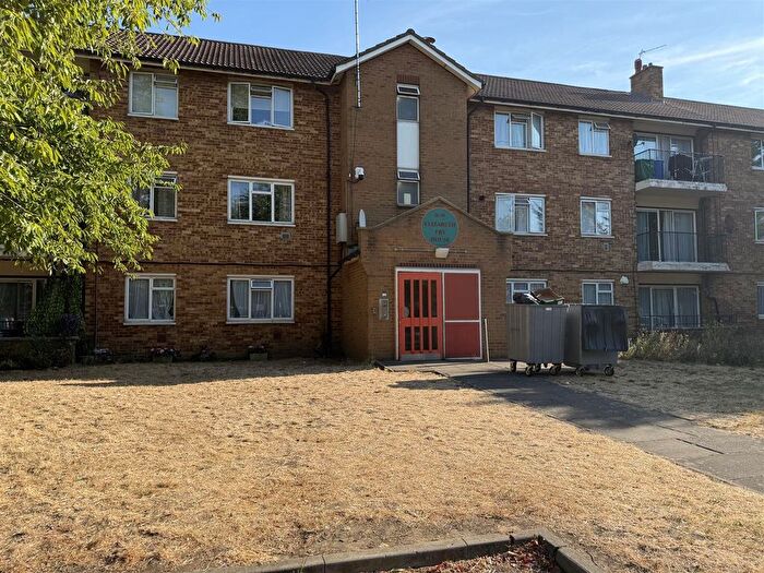 2 Bedroom Flat For Sale In Croyde Avenue, Hayes, UB3