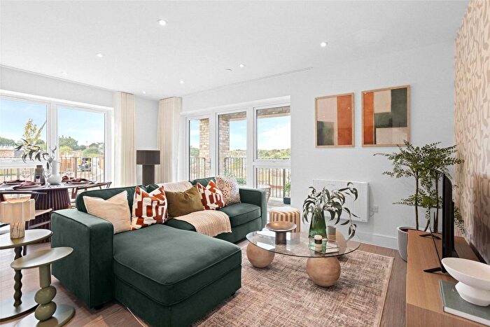 2 Bedroom Flat For Sale In Clast Court, Erith, DA8