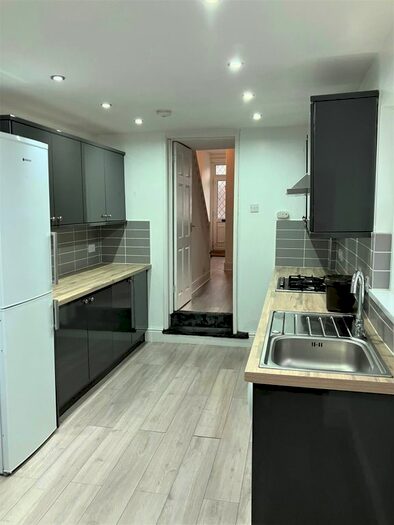 3 Bedroom Terraced House To Rent In Earl Street, Grangetown, Cardiff, CF11