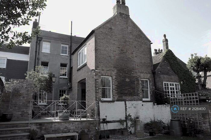 5 Bedroom Terraced House To Rent In Mansion Row, Gillingham, ME7