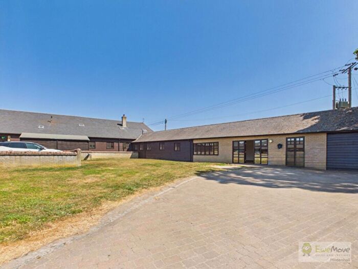 3 Bedroom Barn Conversion To Rent In Blackdyke Farm, Hockwold, IP26