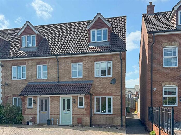 3 Bedroom End Of Terrace House To Rent In Ravel Close, Stamford, PE9
