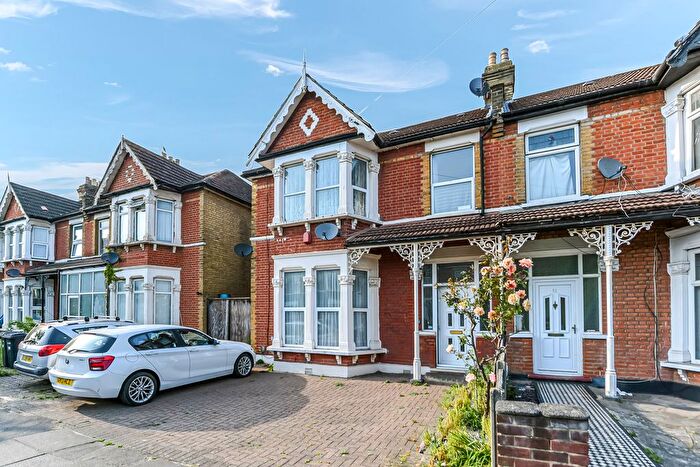 4 Bedroom Semi-Detached House For Sale In Castleton Road, Goodmayes, Ilford, IG3