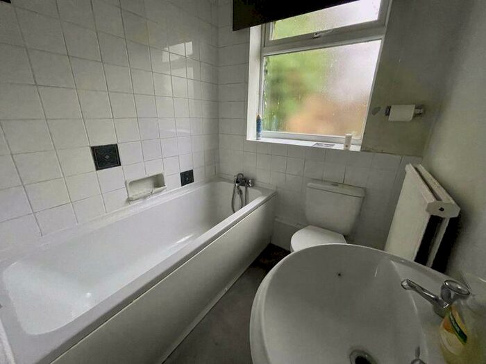2 Bedroom Detached House For Sale In Bishopstone - Detached Cottage, HP17