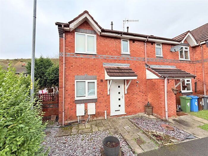 3 Bedroom Mews For Sale In Brooklands Close, Mossley, OL5