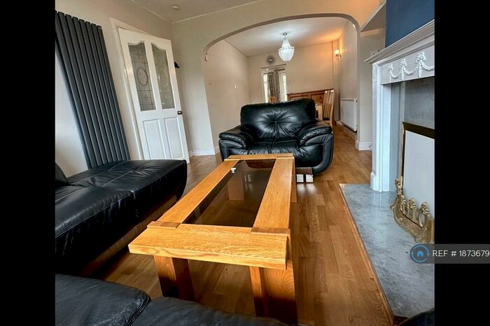 4 Bedroom Semi-Detached House To Rent In Highwood Avenue, Leeds, LS17