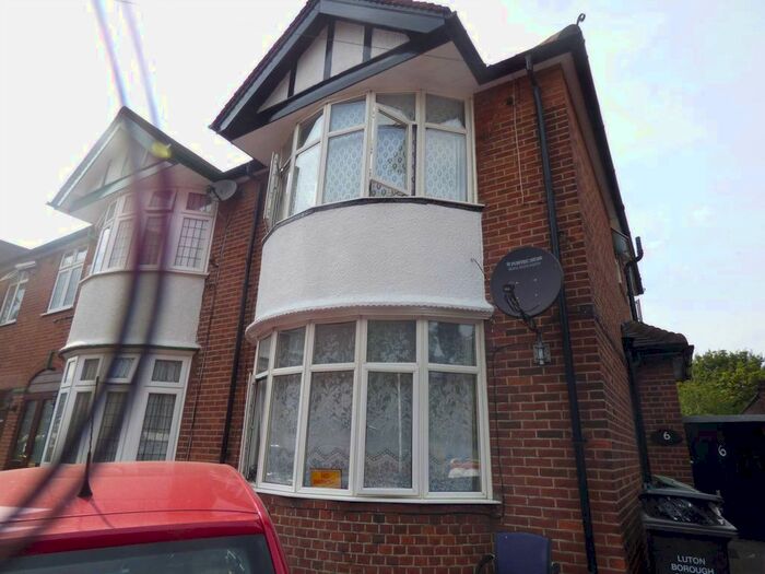 3 Bedroom End Of Terrace House To Rent In Brook Street, Luton, LU3