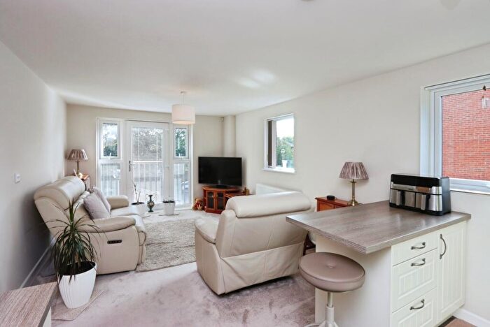 2 Bedroom Flat For Sale In Crossland Drive, Sheffield, South Yorkshire, S12