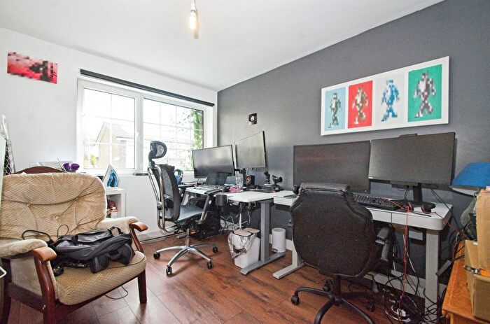 3 Bedroom End Of Terrace House For Sale In Tennyson Close, Rhydyfelin, Pontypridd, CF37