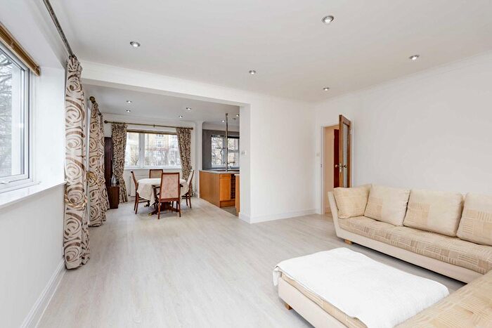 2 Bedroom Flat To Rent In Avenue Road, St John's Wood, London, NW8