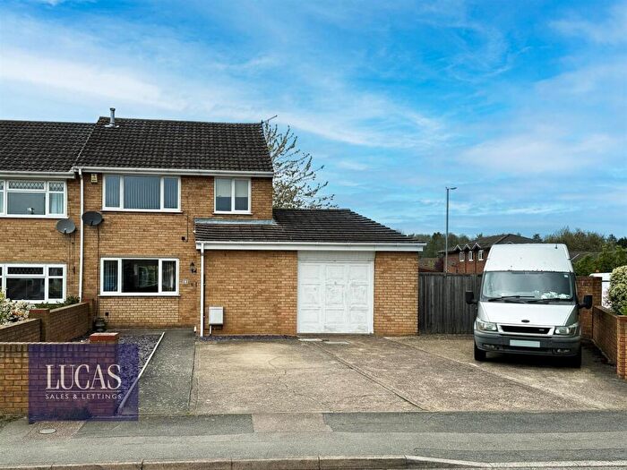 3 Bedroom End Of Terrace House For Sale In Brambleside, Kettering, NN16