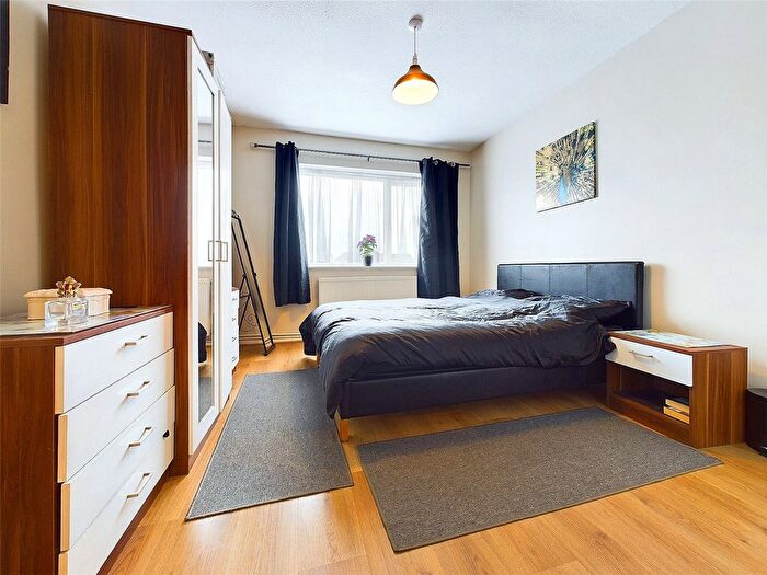 1 Bedroom Flat To Rent In Hanworth Road, Hounslow, TW4