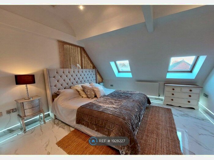 3 Bedroom Flat To Rent In Solihull, Shirley, Solihull, B90