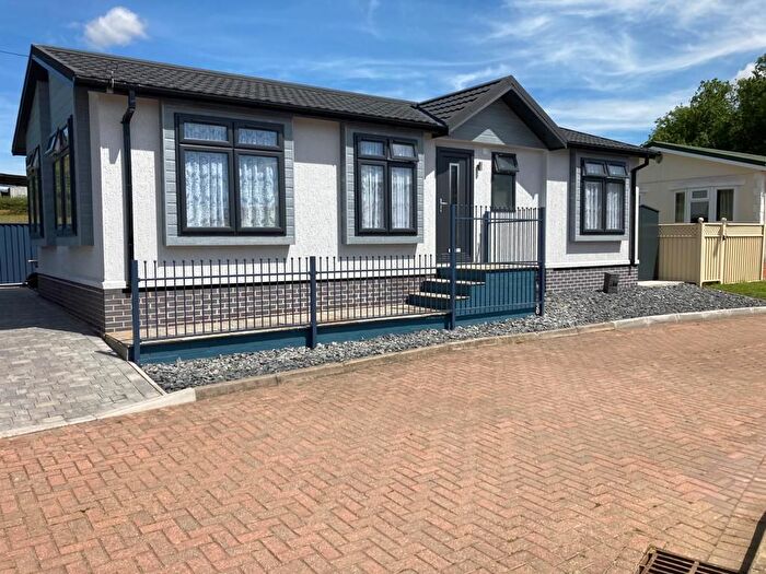 2 Bedroom Mobile/park Home For Sale In Theddingworth Road, Lubenham, Market Harborough, LE16