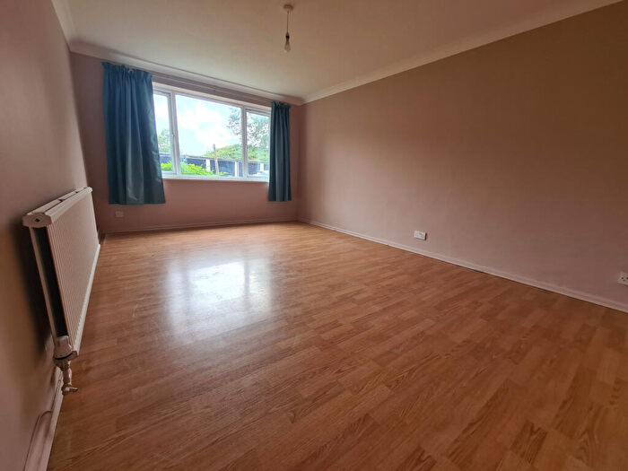 2 Bedroom Flat To Rent In Southview, Oakleigh Road South, London, N11