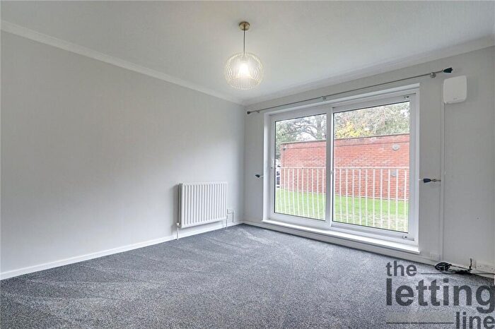 1 Bedroom Apartment To Rent In Roundhedge Way, Enfield, EN2