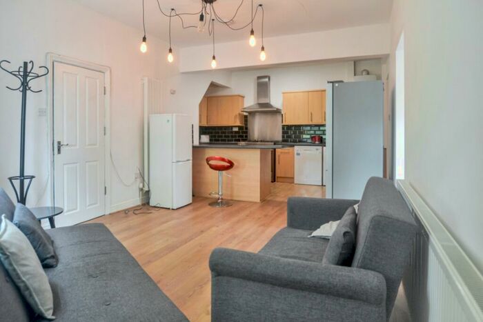 6 Bedroom Semi-Detached House To Rent In Langley Road, Fallowfield, Manchester, M14