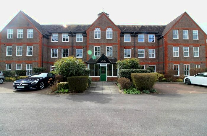 3 Bedroom Flat To Rent In West Court, West Drive, Sonning, Reading, RG4