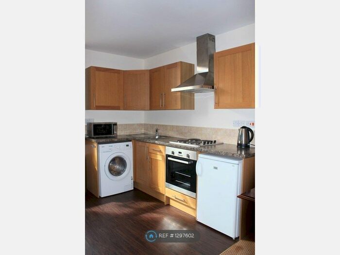 Studio To Rent In Hawks Road, Kingston Upon Thames KT1