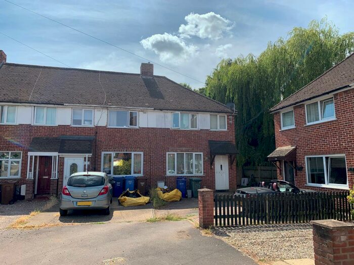 3 Bedroom Semi-Detached House To Rent In Buckingham Crescent, Bicester, OX26