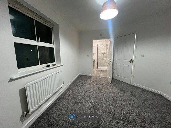 2 Bedroom Flat To Rent In Crispin Way, Uxbridge, UB8