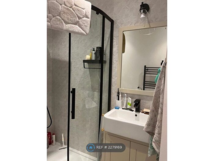 1 Bedroom Flat To Rent In Sinclair Road, London, W14