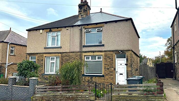 2 Bedroom Semi-Detached House For Sale In Albert Avenue, Idle, Bradford, BD10