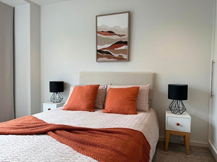 1 Bedroom Apartment To Rent In Longfield House, Headingley Park, Victoria Road, Leeds, West Yorkshire, LS6