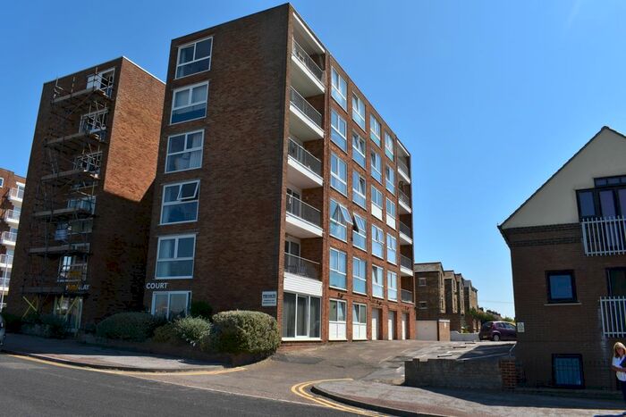 2 Bedroom Flat To Rent In The Parade, Birchington, CT7