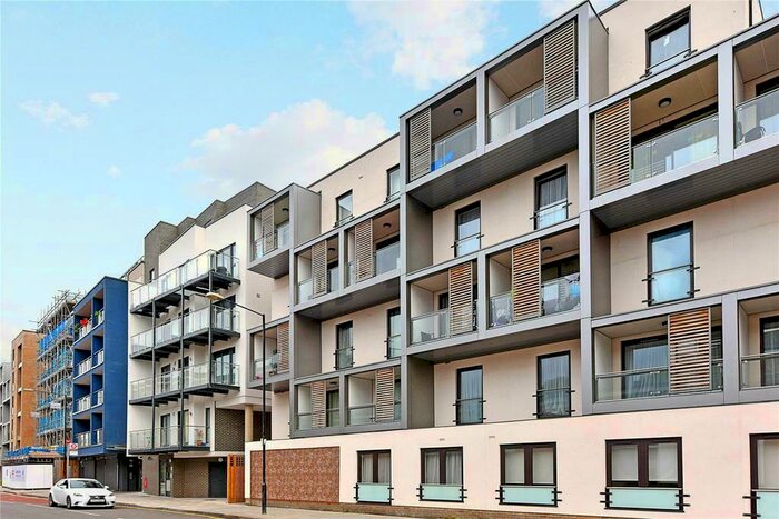 2 Bedroom Flat To Rent In Lagrange Court, Mile End, E3