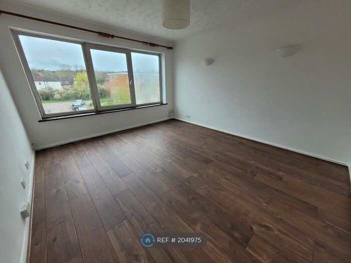 2 Bedroom Flat To Rent In Ryder Close, Bushey, WD23