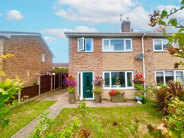 3 Bedroom Semi Detached House For Sale In Yew Tree Crescent, Rossington, DN11