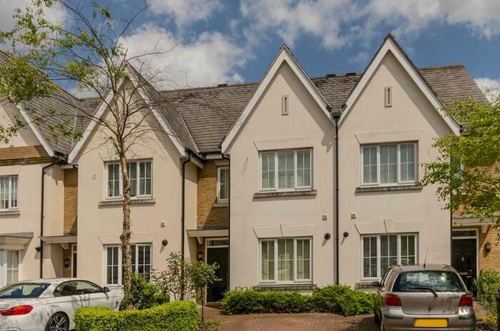 3 Bedroom House To Rent In Rawlings Close, Park Langley, BR3