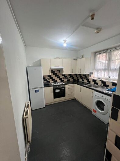 3 Bedroom Flat To Rent In Bodney Road, London, E8