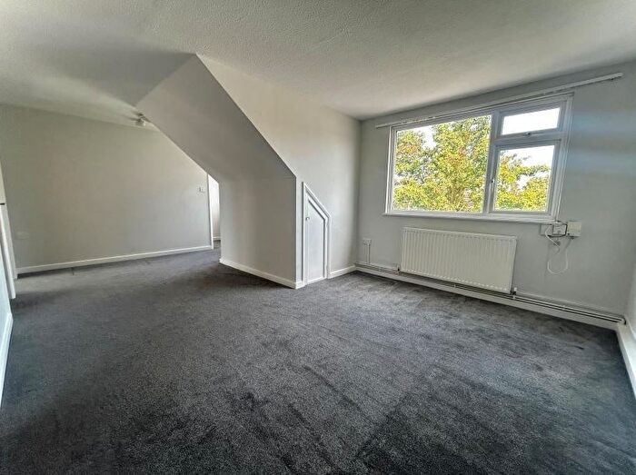 1 Bedroom Flat To Rent In Gander Green Lane, Sutton, SM1