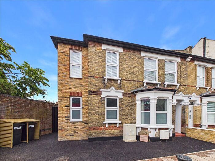 2 Bedroom Flat For Sale In College Road, Bromley, BR1
