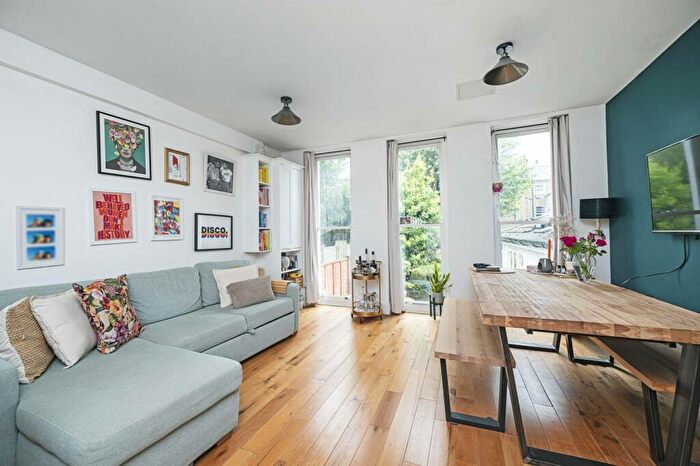 2 Bedroom Flat To Rent In Evering Road, Stoke Newington, London, E5