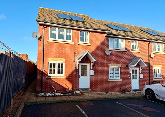 3 Bedroom Terraced House To Rent In St. James Drive, Romford, RM3