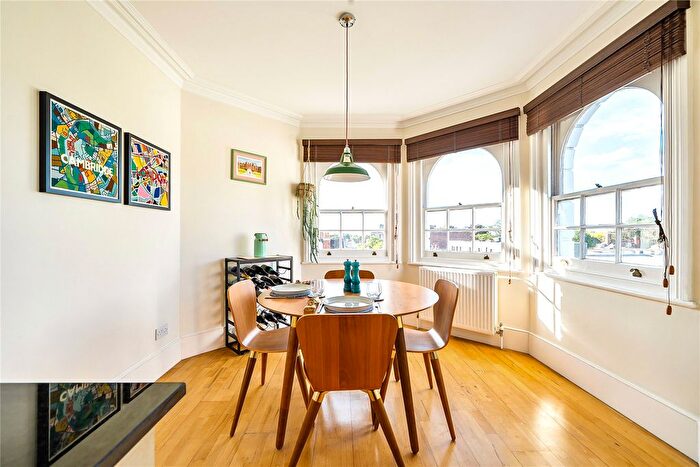 2 Bedroom Flat For Sale In Surbiton, KT6