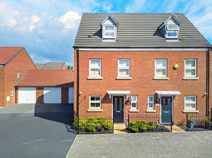 3 Bedroom Town House For Sale In Foster Way, Kettering, NN15