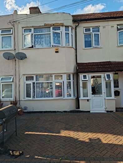 3 Bedroom Terraced House To Rent In Dagenham, RM8