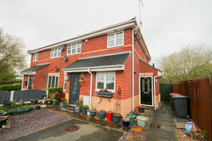 2 Bedroom Flat For Sale In Langland Drive, Eccles, M30