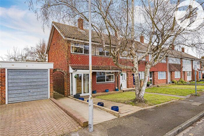 3 Bedroom End Of Terrace House For Sale In Cyclamen Road, Swanley, Kent, BR8