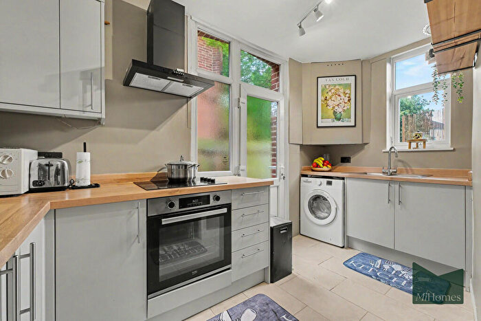 2 Bedroom Apartment To Rent In Bicknoller Road, Enfield, EN1