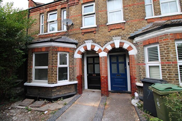 1 Bedroom Flat To Rent In Coppermill Lane, London, E17